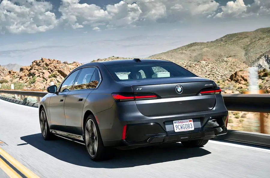 1. BMW i7