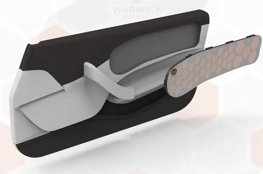 Warwick Acoustics社が開発した自動車用の静電型スピーカーは、従来型に比べ、重量を75％、消費電力を90％削減できるという。