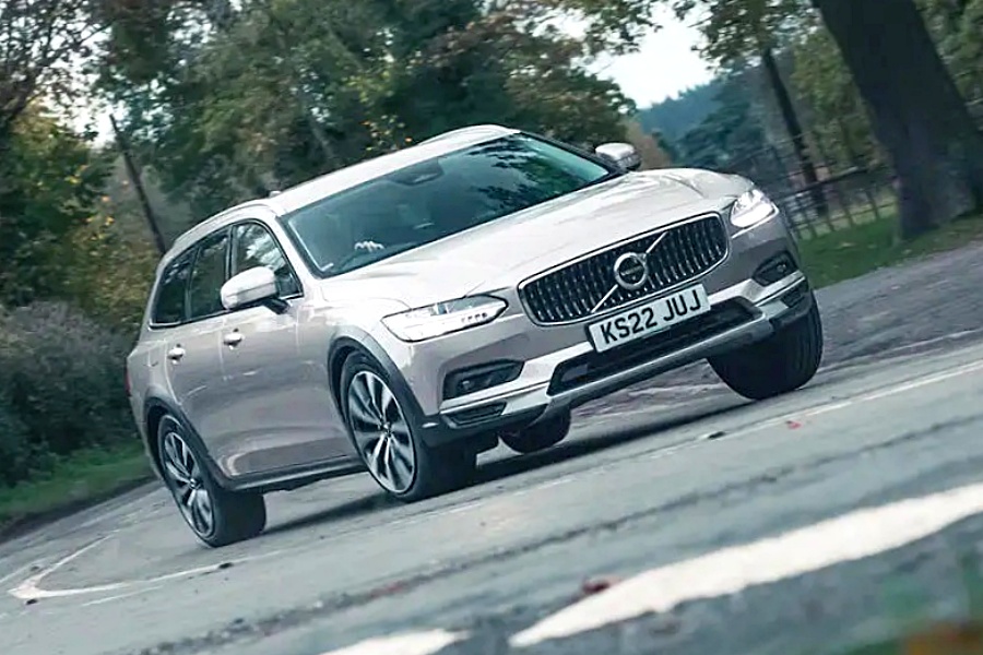ボルボV90 クロスカントリー・プラス B5 AWD(英国仕様)
