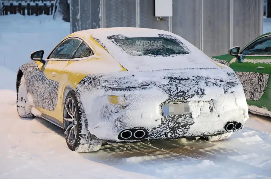 欧州で冬季テスト中の次期メルセデスAMG GTのプロトタイプ