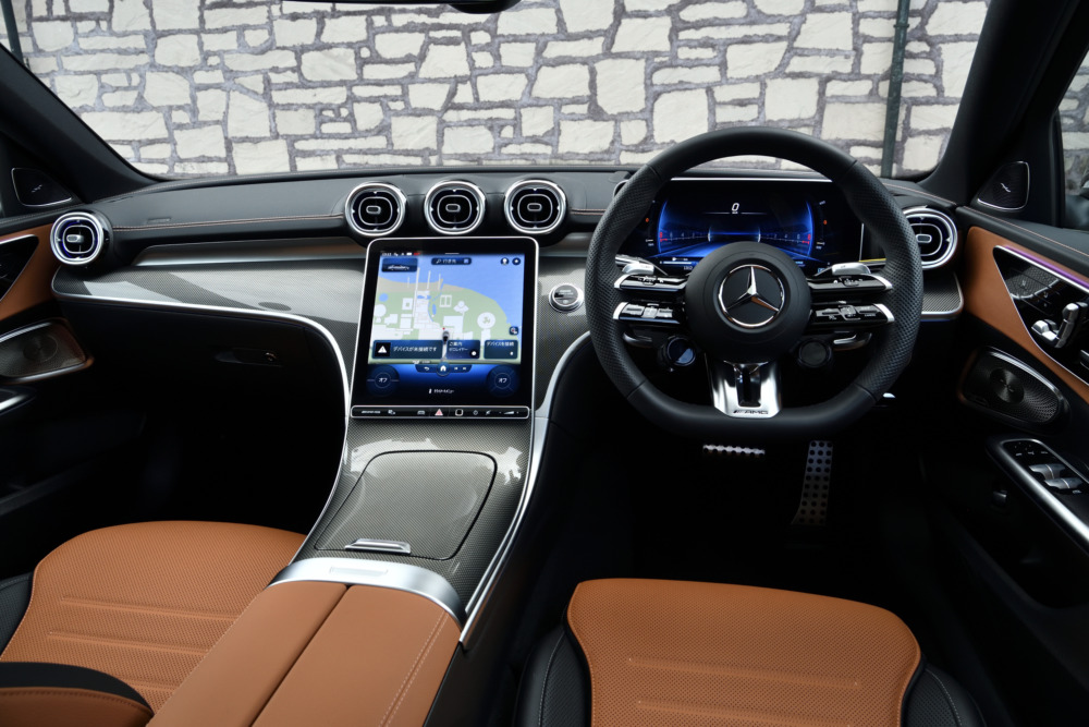 メルセデスAMG C 43 4マティックの前席(内装色シエナブラウン/ブラック:レザー)