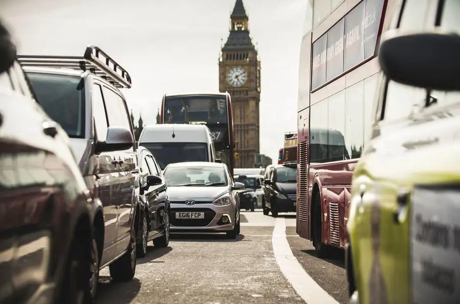 新制度は、今年8月にULEZがロンドン全域に拡大されるため、これに先立ち廃車と改造を支援することを目的としている。