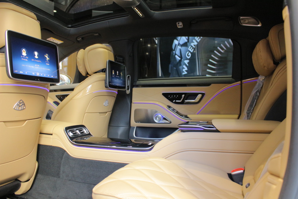 特別仕様車リミテッドエディション・マイバッハ by ヴァージル・アブローの後席内装。