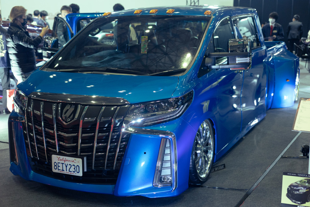 日本自動車大学校の学生が制作したトヨタ・アルファードがベースのピックアップトラック。