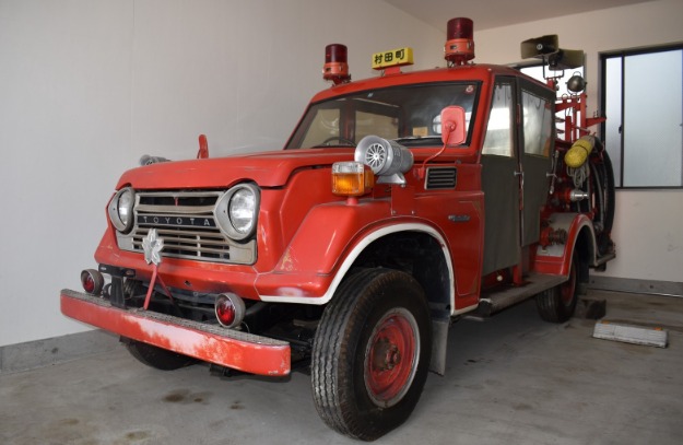出品されるトヨタ・ランドクルーザー消防ポンプ車（1977年式）。走行距離はわずか7400km。