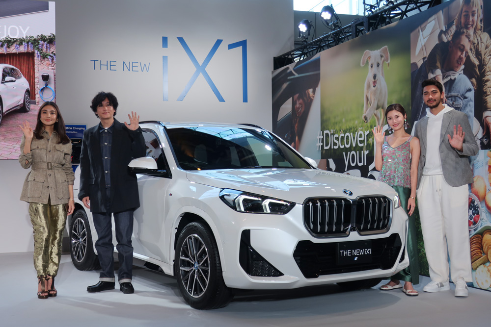 新型BMWX1、iX1発表会に集まった滝沢眞規子さん、井浦新さん、島袋聖南＆石倉ノア夫妻。