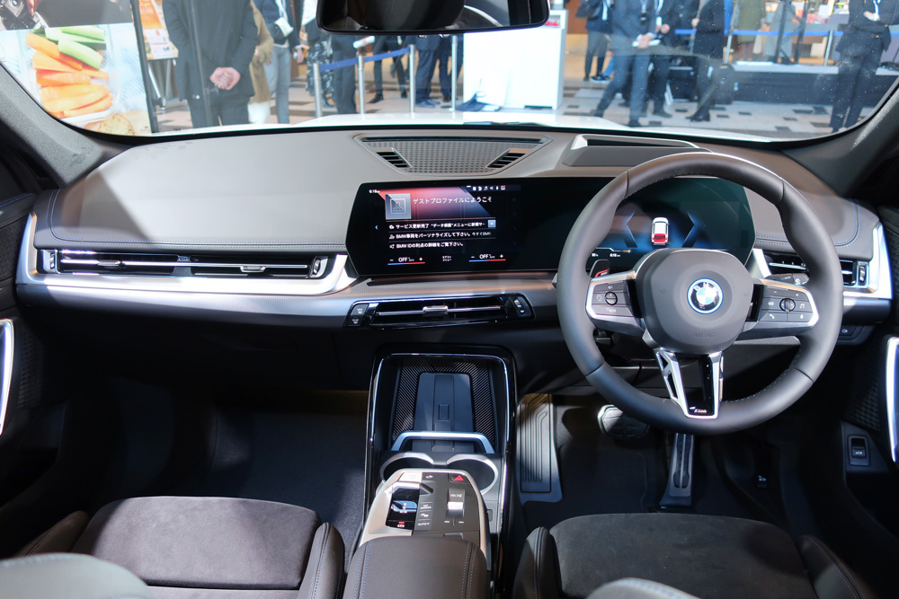 BMW iX1の前席内装
