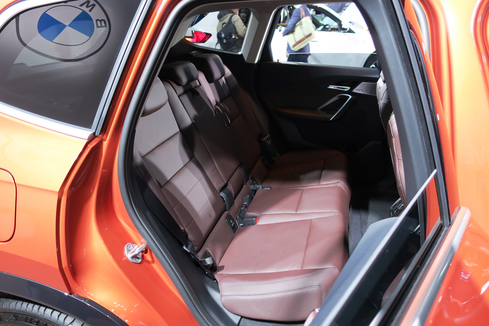 BMW iX1の後席内装