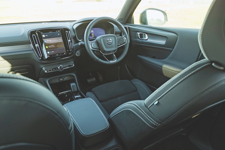 ボルボXC40 B3(英国仕様)