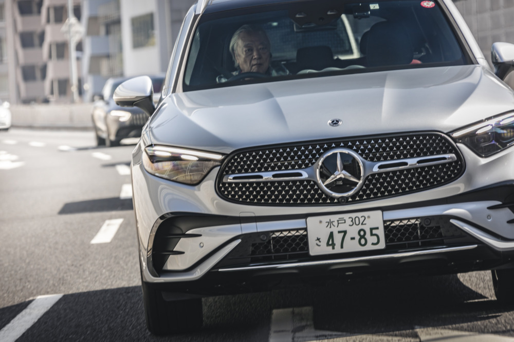 メルセデス・ベンツGLC 220 d 4マティック（ハイテックシルバー/AMGラインパッケージ装着車）