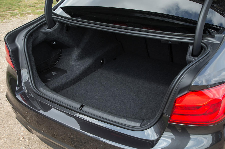 BMW 5シリーズ 520d(G30型/フェイスリフト前/英国仕様)