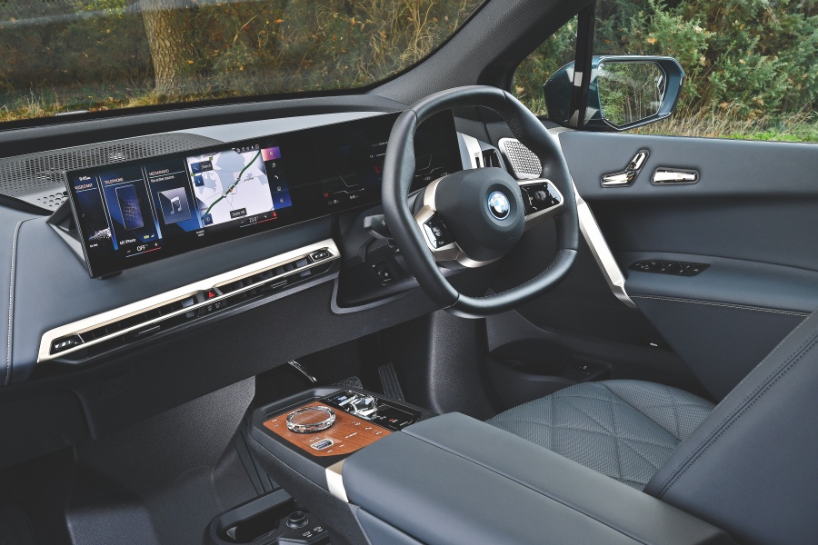 BMW iX xドライブ50 Mスポーツ（英国仕様）