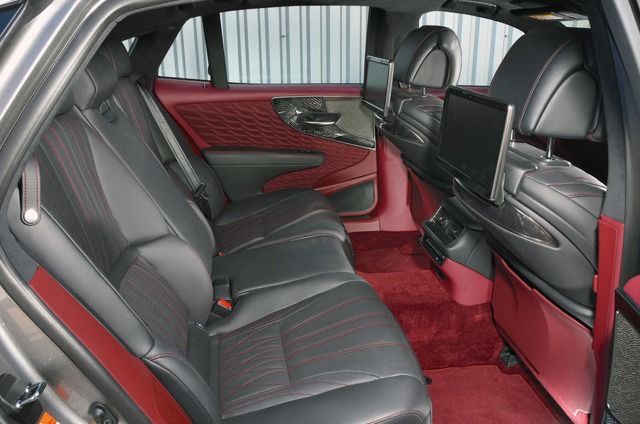 レクサスLS 500h AWD(XF50/英国仕様)