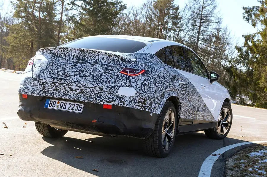 メルセデス・ベンツの新型GLCクーペ(プロトタイプ)