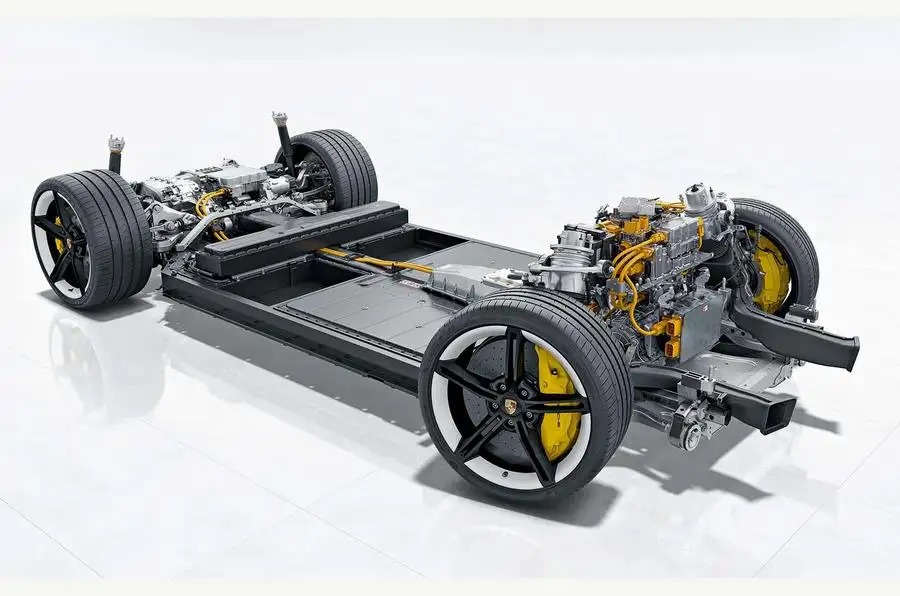 ポルシェ・タイカン・ターボSは強力な回生ブレーキを搭載している。