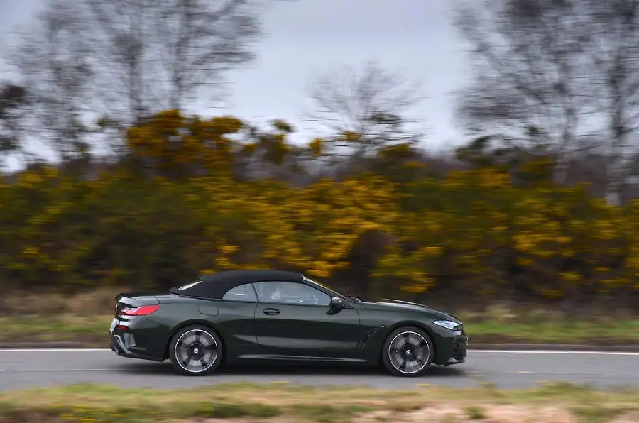 BMW M850i xドライブ・カブリオレ(英国仕様)