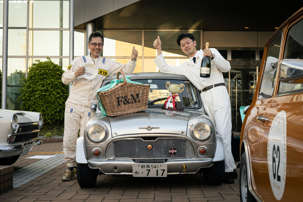 800km以上にも及ぶ今回のラリーを制したのは1963年式のモーリス・ミニ・クーパーマーク1でエントリーした津久井隆、青山京平組。毎年上位に絡んでいたペアがついに頂点を奪取したのだった。