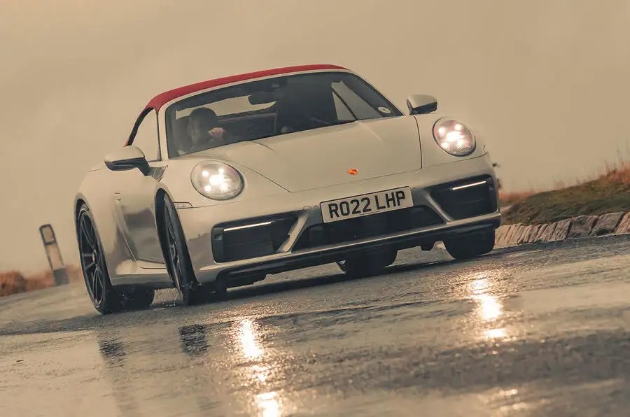 4. ポルシェ911カブリオレ