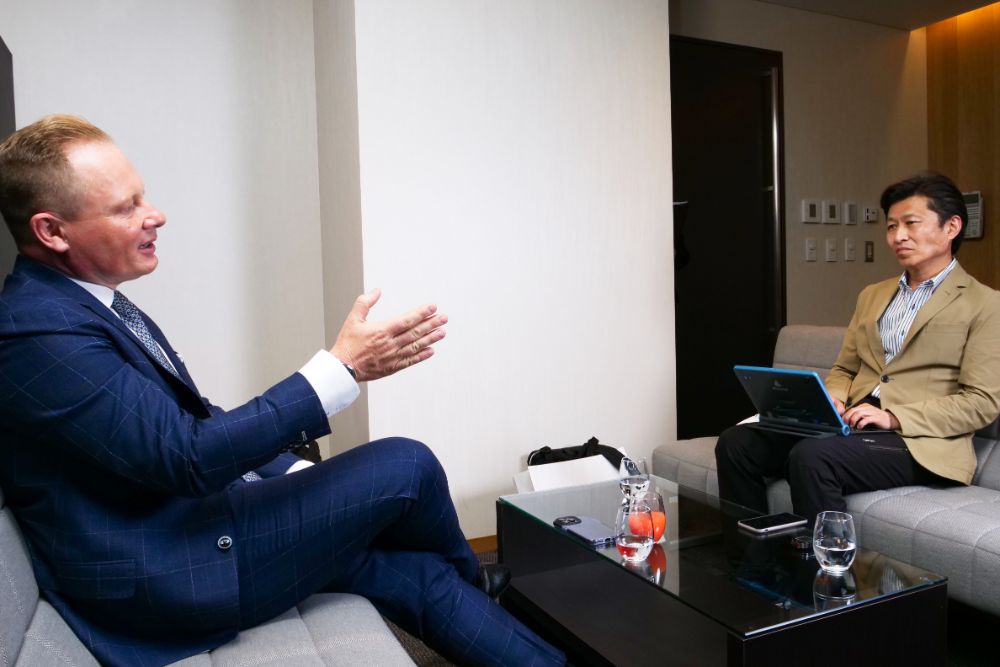 ミィティア・ボルケルト氏と筆者。
