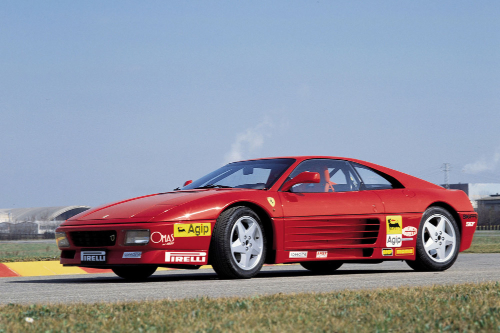 1993年に始まったフェラーリ・チャレンジ最初のマシンが348チャレンジだった。コンプリートカーは僅かで、ロードカーにチャレンジキットを組み込む方式だった。