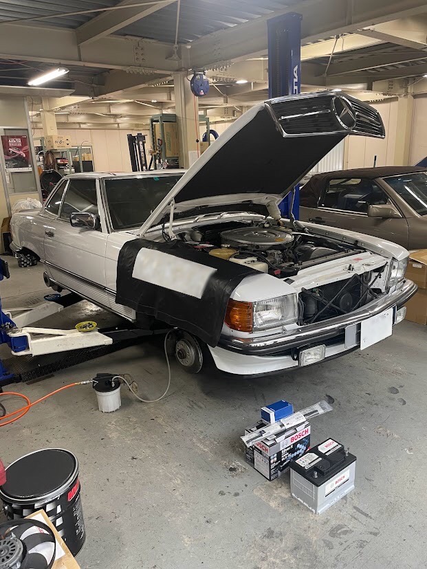 R 107型メルセデス・ベンツ500 SL 車検整備、前回はエンジン