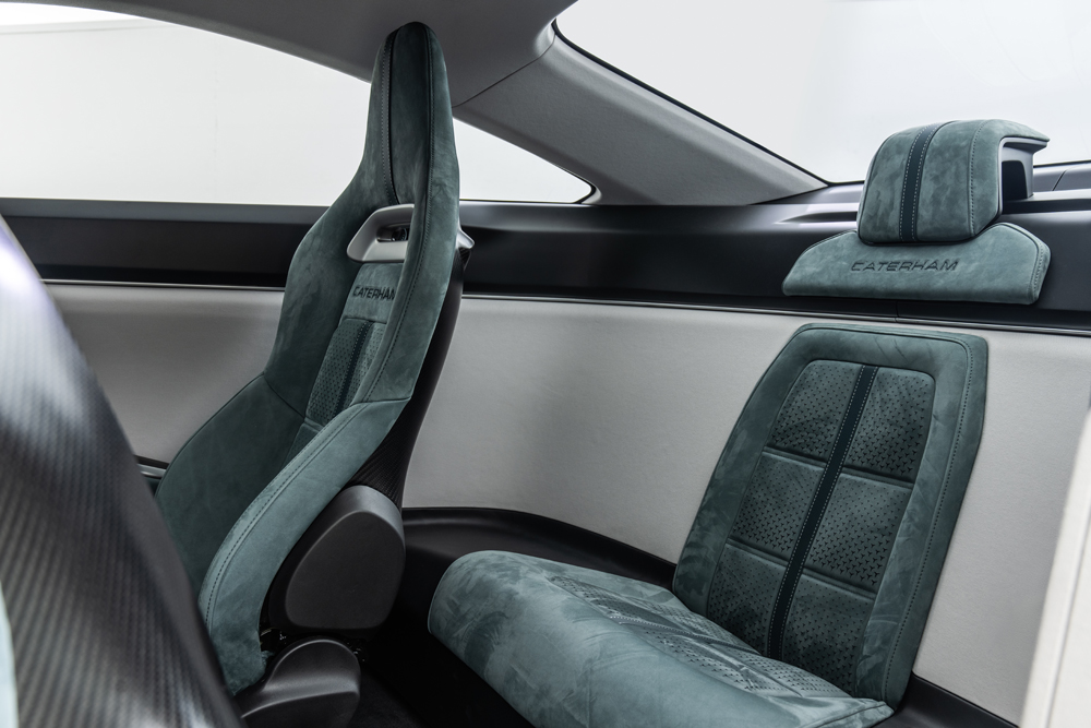 2＋1シートレイアウトを採用する「プロジェクトV」の後席。内装のマテリアルは上質な素材に見える。