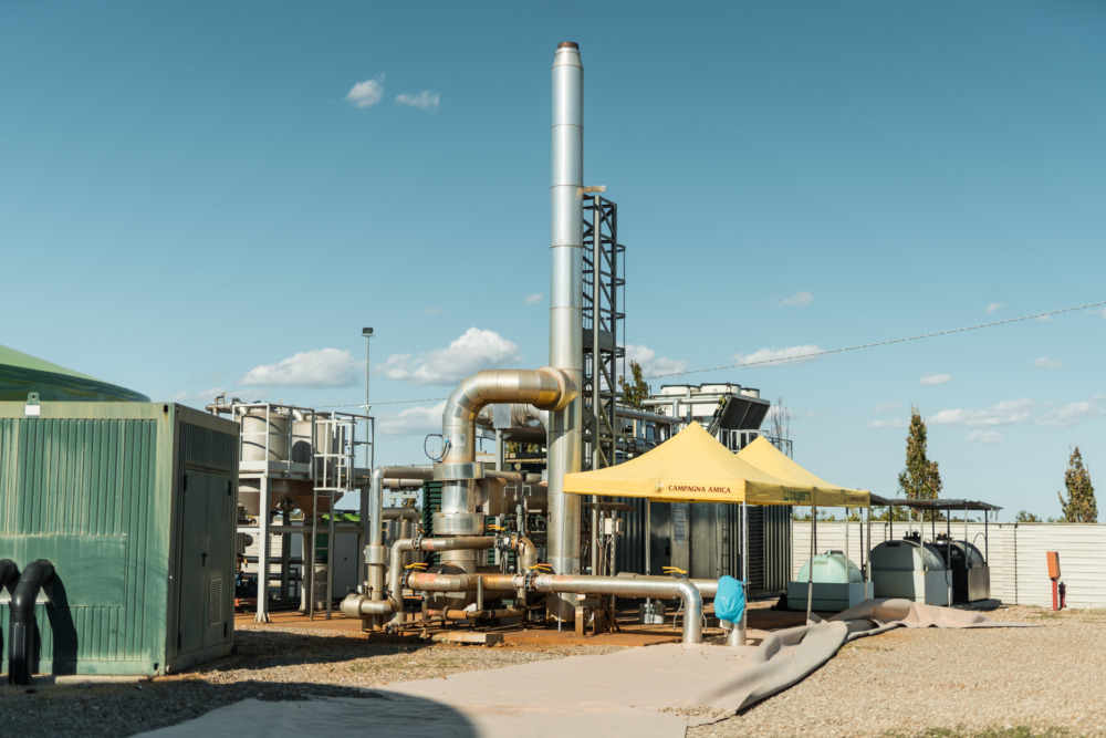 バイオガス発電の予熱を利用した温水システムが、ランボルギーニ工場の熱源として活用されている。