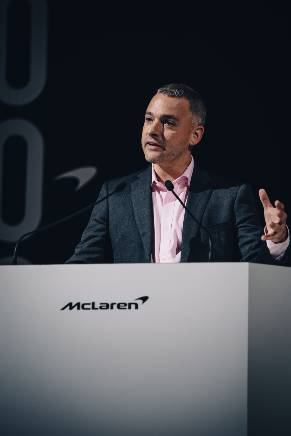 マクラーレンのブランドアンバサダーであるアダム・リーブス。日本とマクラーレンの縁、そしてロードカー部門における重要性をAUTOCAR JAPANに語った。