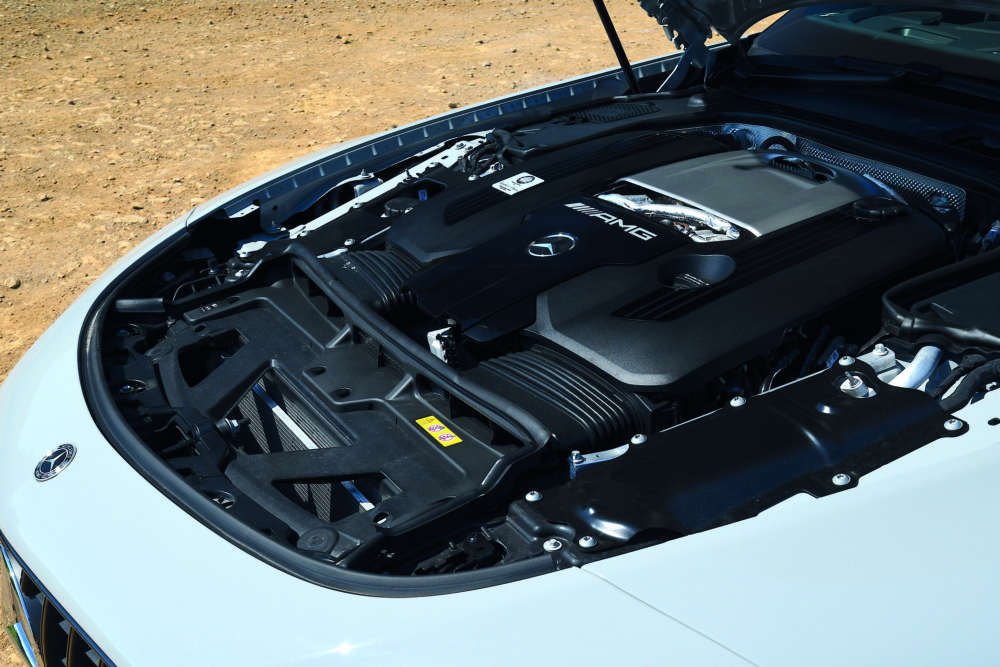 エンジンは直4とV8で、いずれもターボ過給。SL63はV8で、585ps/81.6kg-mを発生する。