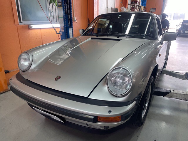 930型ポルシェ911カレラ クーラーコンプレッサー、セルモーター交換