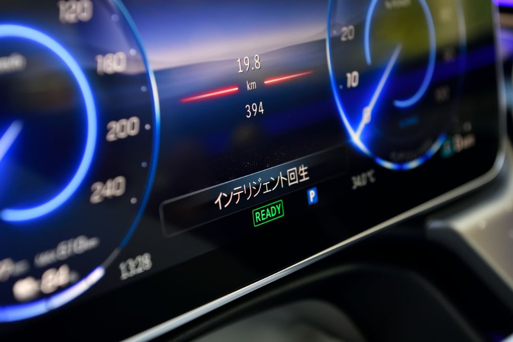 回生ブレーキによる減速度は3段階に設定できる。D Autoでは、先行車を検知すると、車間距離を調整しつつ先行車が停車に至るまで可能な限り追従する。