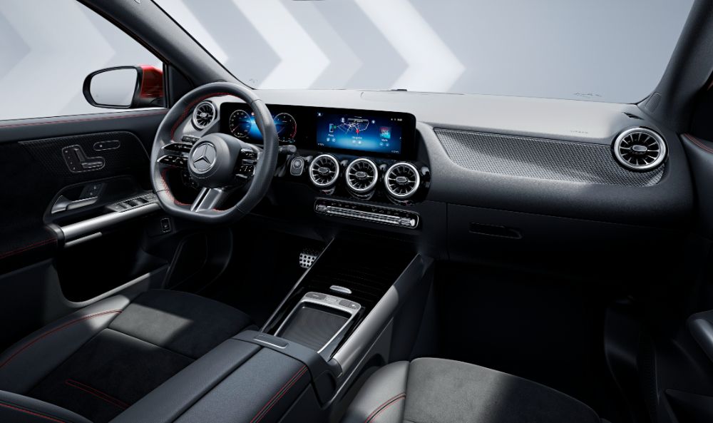 改良新型GLAの前席(画像はAMGラインパッケージ装着車)