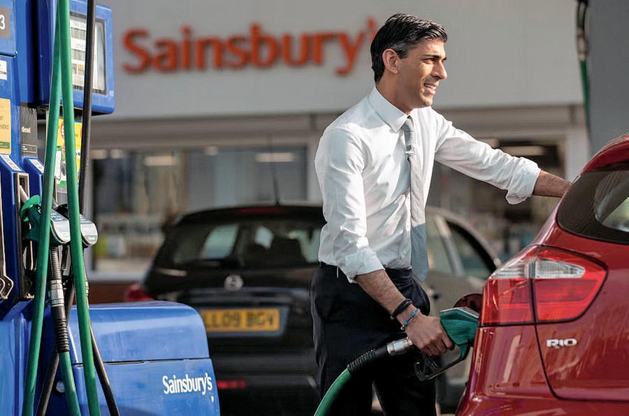 英国財務省は燃料税や「道路税/走行税」についてコメントを避けている。（画像はリシ・スナク首相）