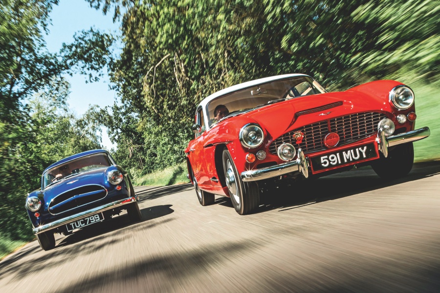 手前から、レッドのジェンセン541 Sと、ダークブルーの541