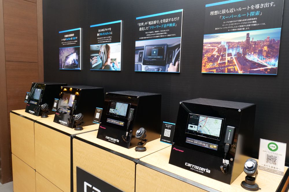 9インチ、8インチ、200mmワイド7インチ、7インチの4タイプが登場。それぞれに「ネットワークスティック」のセットモデルも用意されている。
