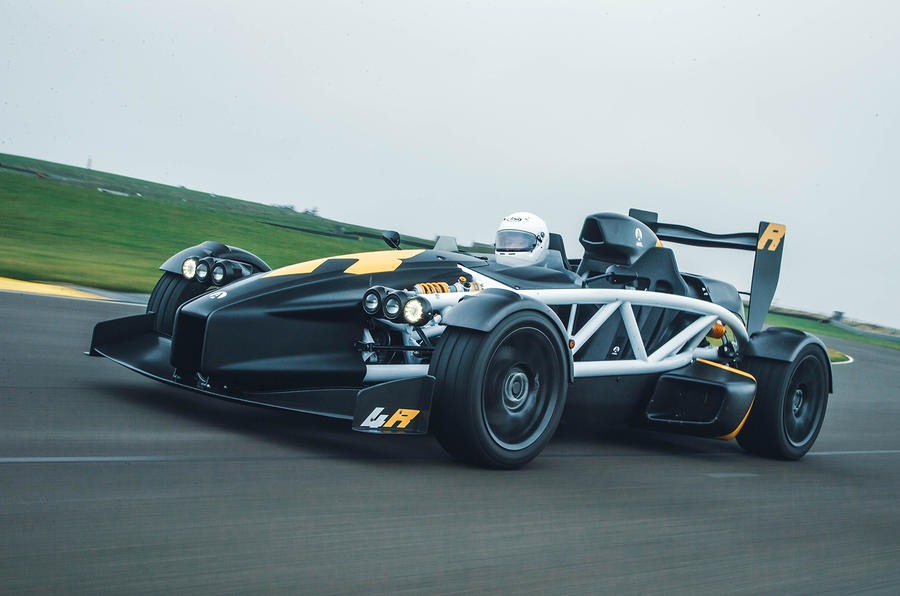 英国編集部がサーキットを本格的に楽しめるライトウェイト・スポーツカーを紹介する。