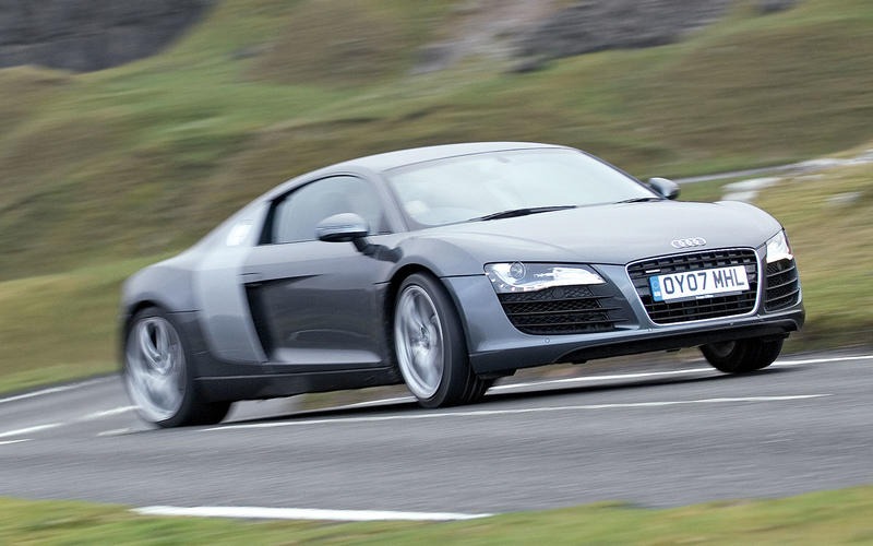 アウディR8 V8
