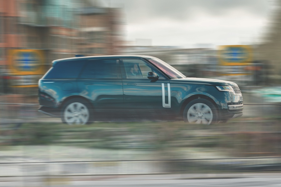 ランドローバー・レンジローバー P440e オートバイオグラフィー（英国仕様）