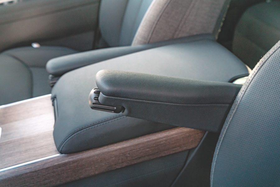 ランドローバー・レンジローバー P440e オートバイオグラフィー（英国仕様）