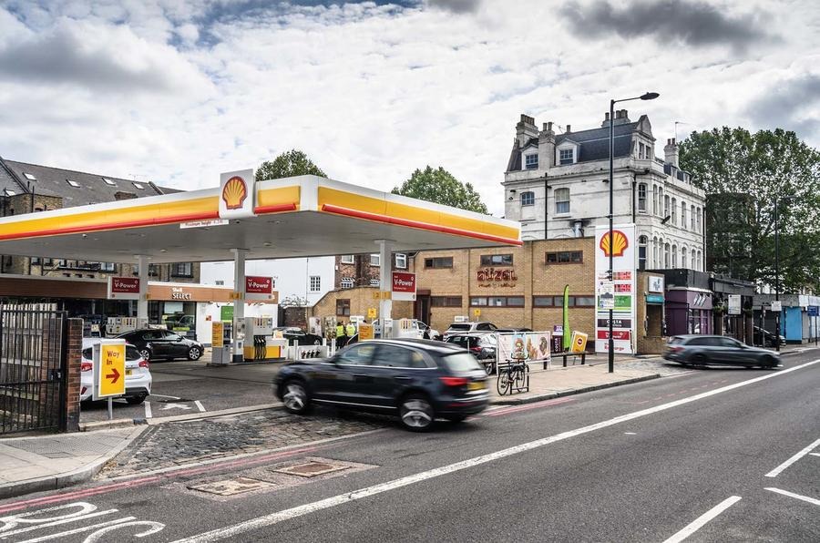 英国のガソリンスタンドは進化を求められている。