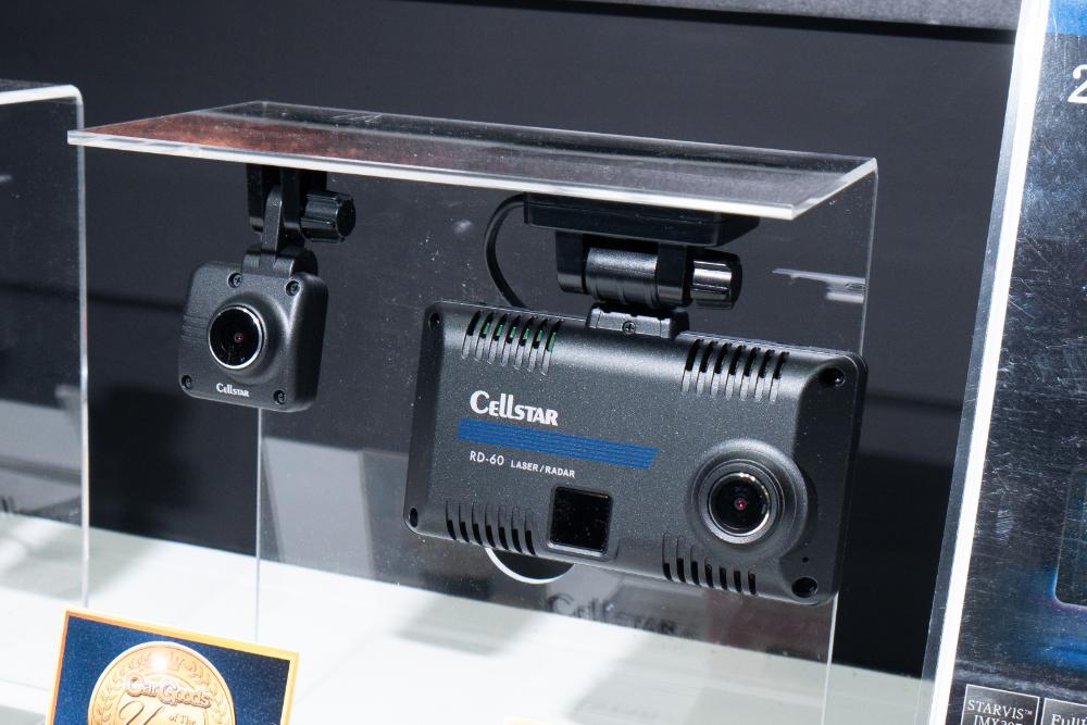 2カメラドライブレコーダーとレーザー＆レーダー探知機の性能を兼ね備えた「RD-60」。