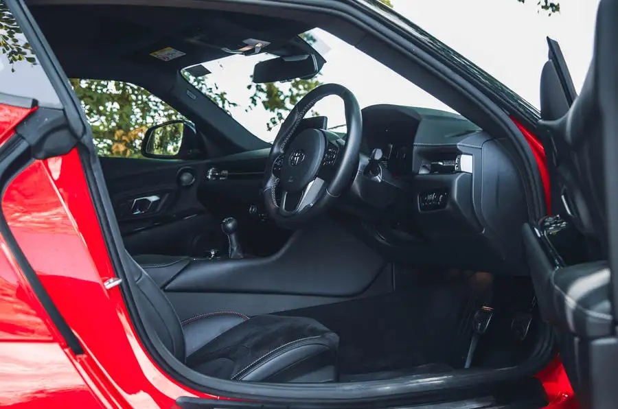 トヨタ・スープラ 3.0（RZ） マニュアル（英国仕様）