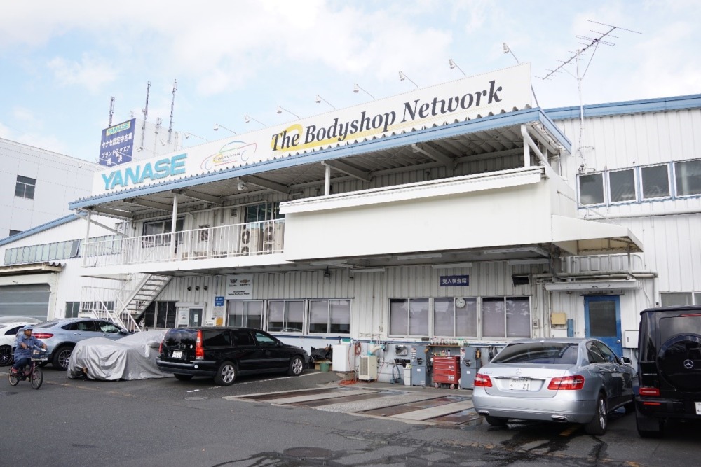 横浜市内に本拠地を置くヤナセの板金塗装工場。そのレベルたるや、国内最高、いや世界最高の品質である。