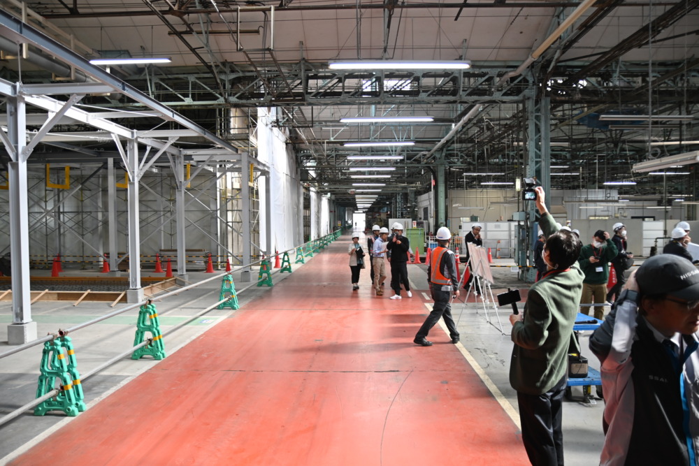 横浜工場内に建築中のパイロット生産ライン。まだ建屋を作っている最中。来年春3月の稼働を目指している。