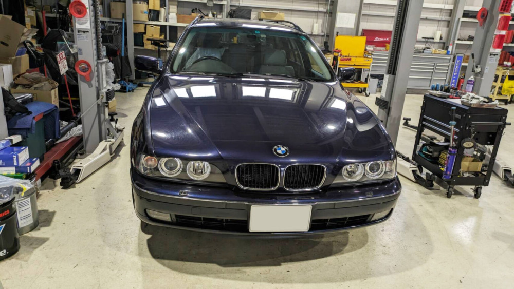 今やネオクラシック E39 BMW 328iツーリング ラジエーターサブタンクからの漏れ | スペシャルショップ | AUTOCAR JAPAN