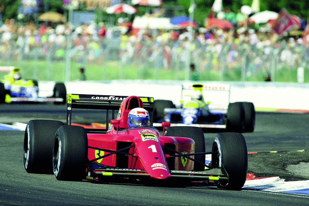 低迷していたスクーデリア・フェラーリだったが、NA 3.5L規定で戦闘力高めていた。1990年シーズンはF1-90（641/2）とアラン・プロストという最強の組み合わせで挑んだが、タイトルを逃してしまう。