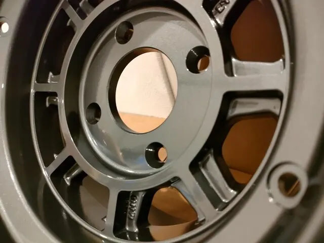 できたてホヤホヤのクラシック・ミニ用ハヤシレーシング10インチ