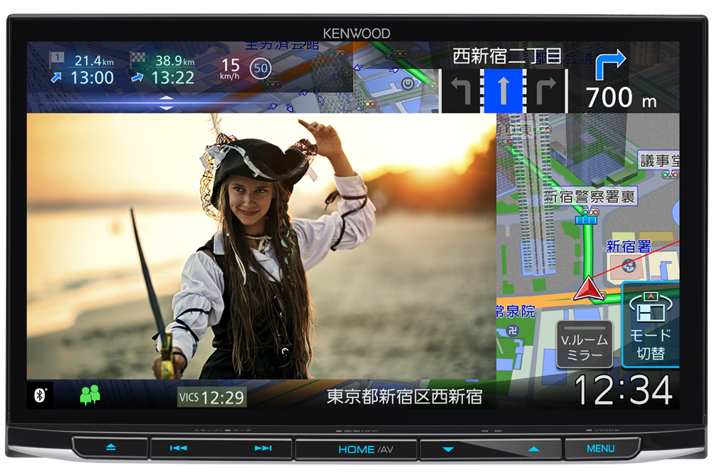 8V型インダッシュ式の「MDV-S811HDL」。2画面表示で、AV画面を特大サイズ（5.7インチ）にしたところ。