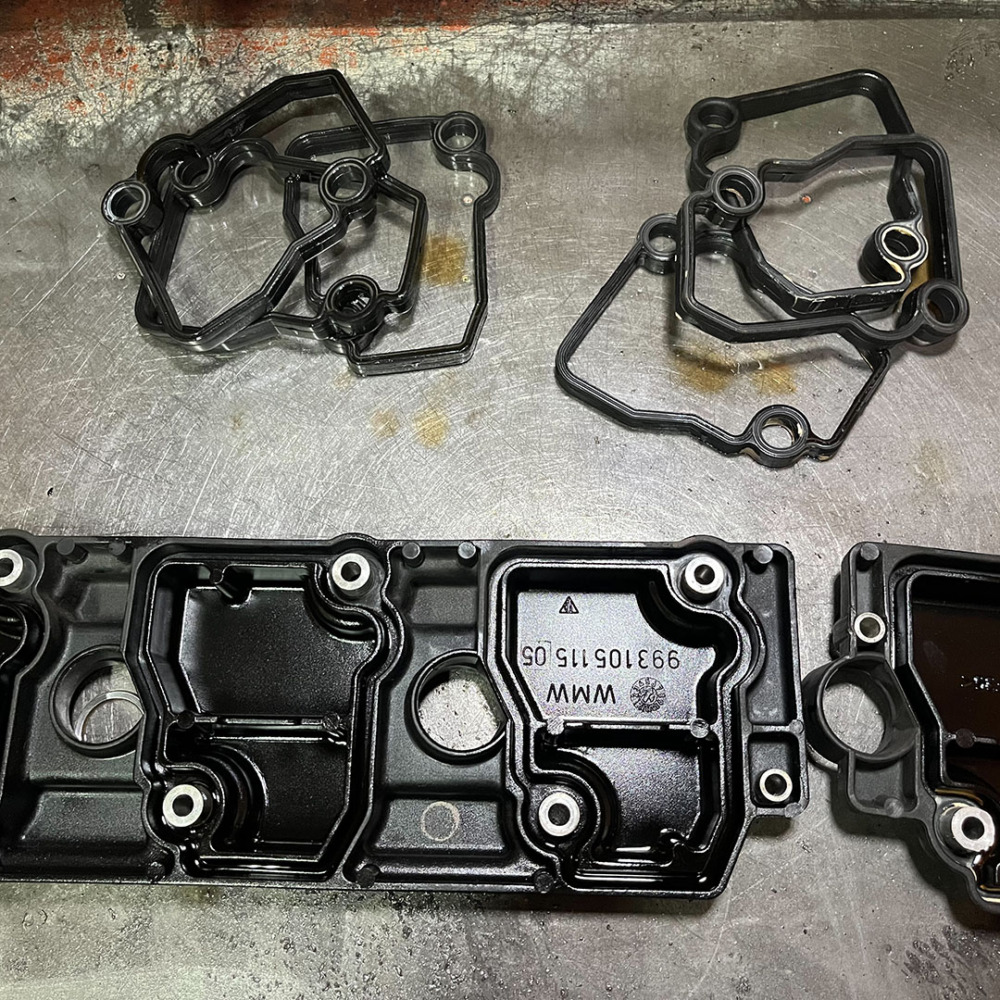 ポルシェ純正EX側バルブカバー 993 105 117 50 【公式通販】 ポルシェ純正EX側バルブカバー 993 105 117 50 【公式通販】
