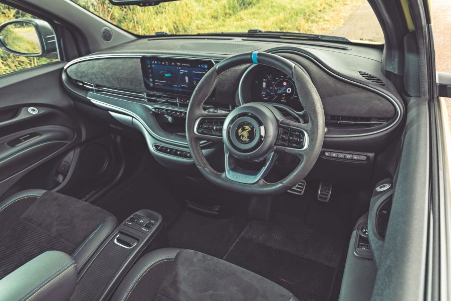 アバルト500e ツーリスモ(英国仕様)
